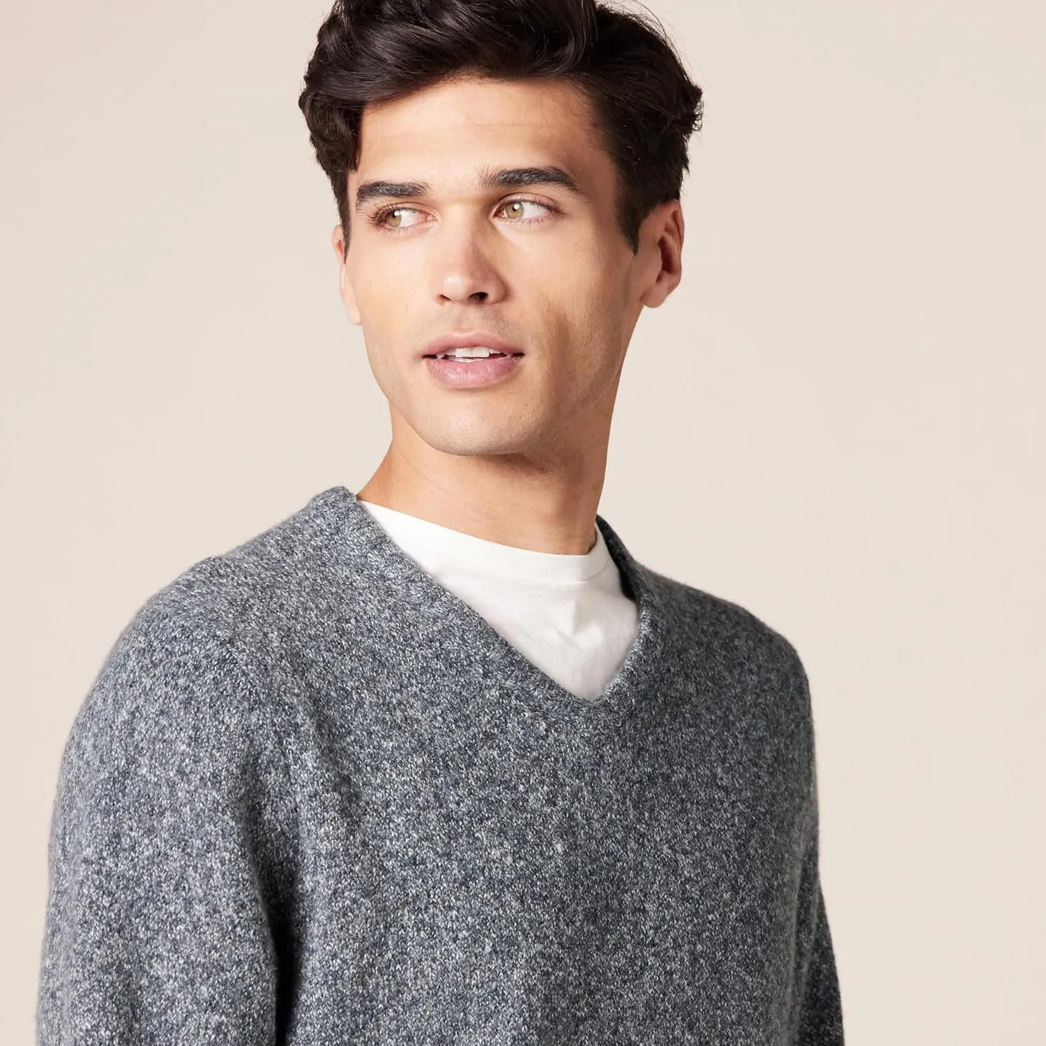 Amazon Essentials Men's Long-Sleeve Soft Touch V-Neck Sweater