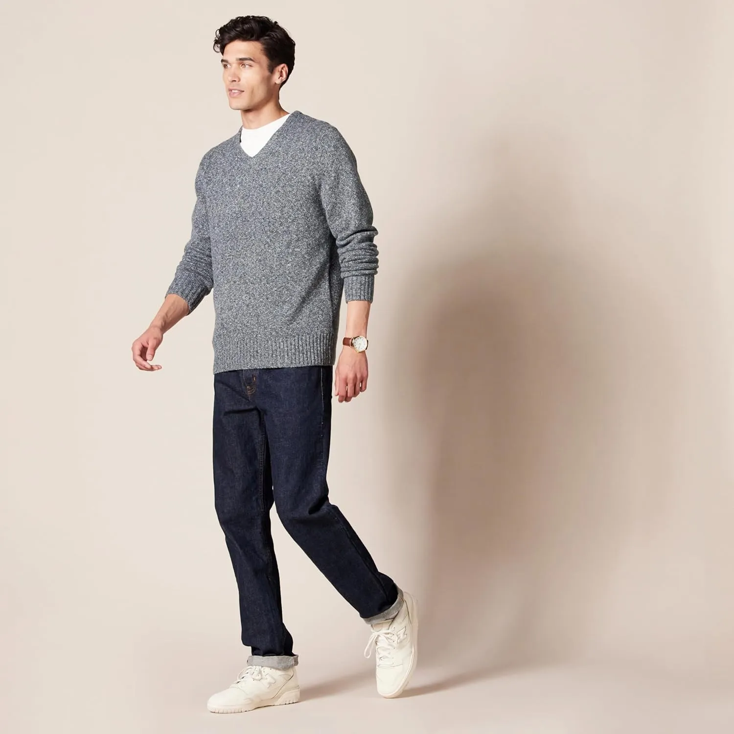 Amazon Essentials Men's Long-Sleeve Soft Touch V-Neck Sweater