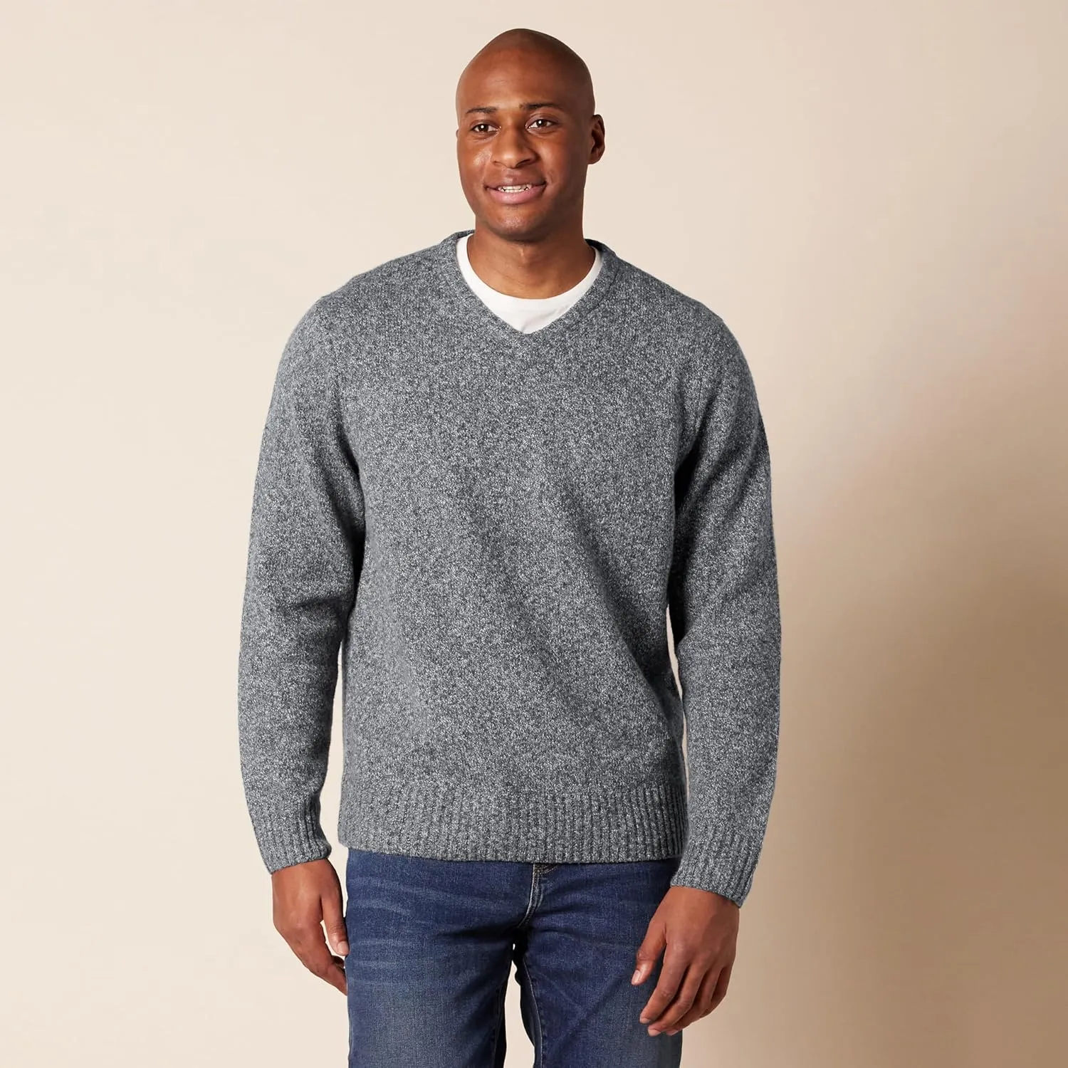 Amazon Essentials Men's Long-Sleeve Soft Touch V-Neck Sweater