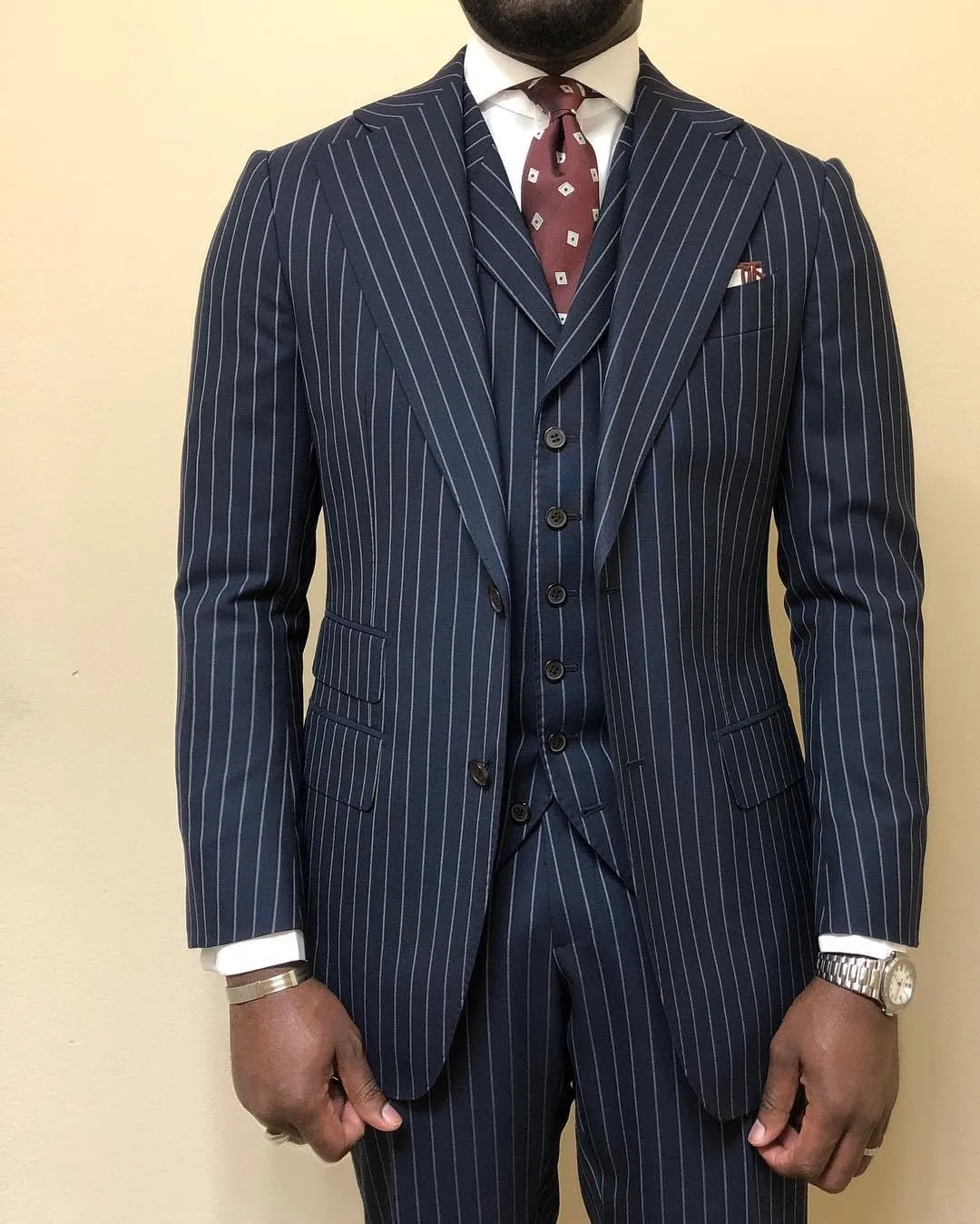 Men's Pinstripe Suit 3 Piece Classic Fit Slim Fit Suit Tuxedo Jacket Vest Pants Casual Suit for Business Wedding Prom